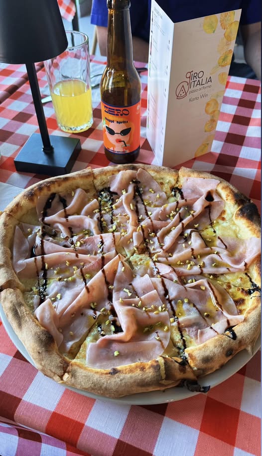 Pizza Dolce pera z szynką cotto i balsamico