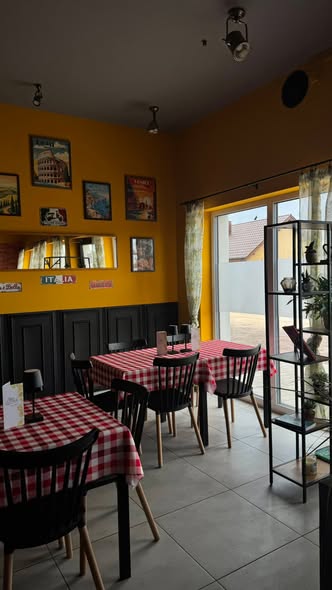 Sala restauracyjna Giro Italia w Biskupicach